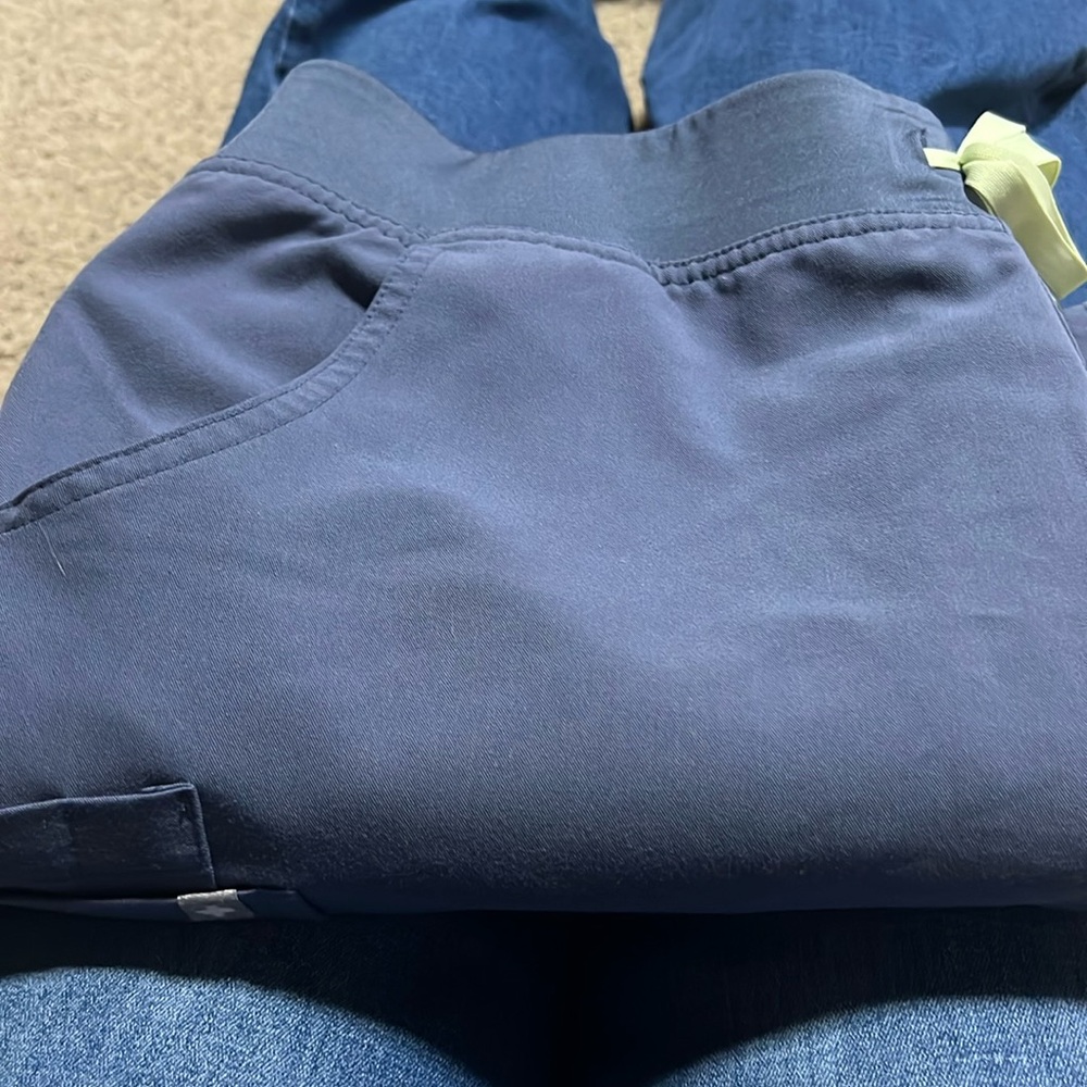 XL/T Figs scrub pants. Used in great condition!.